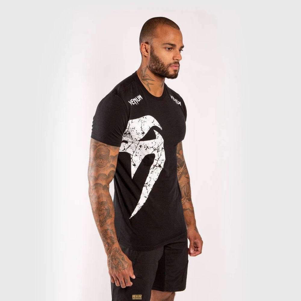 GIANT T-SHIRT