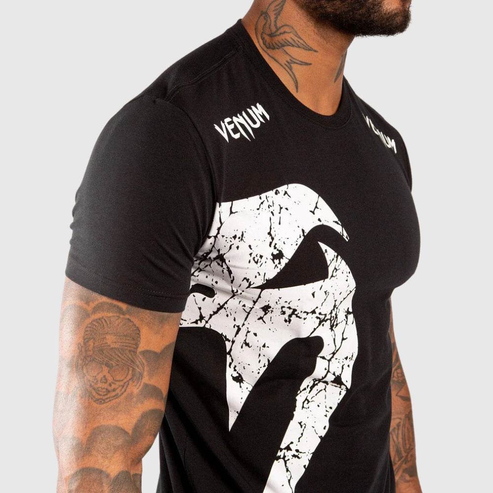 GIANT T-SHIRT