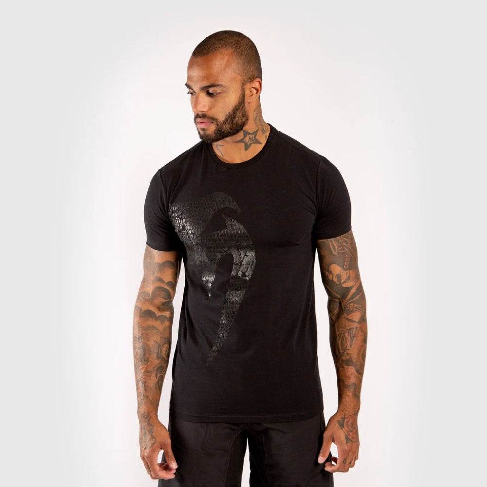 GIANT T-SHIRT