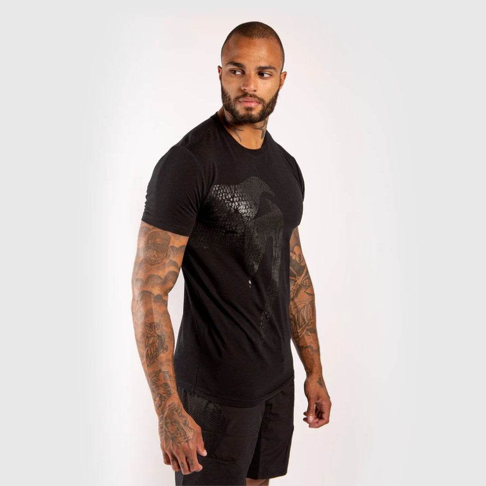 GIANT T-SHIRT