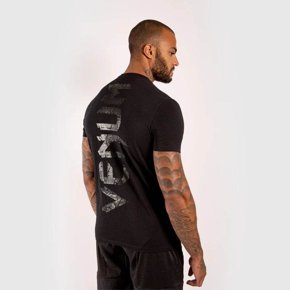 GIANT T-SHIRT