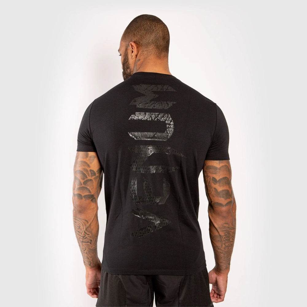 GIANT T-SHIRT