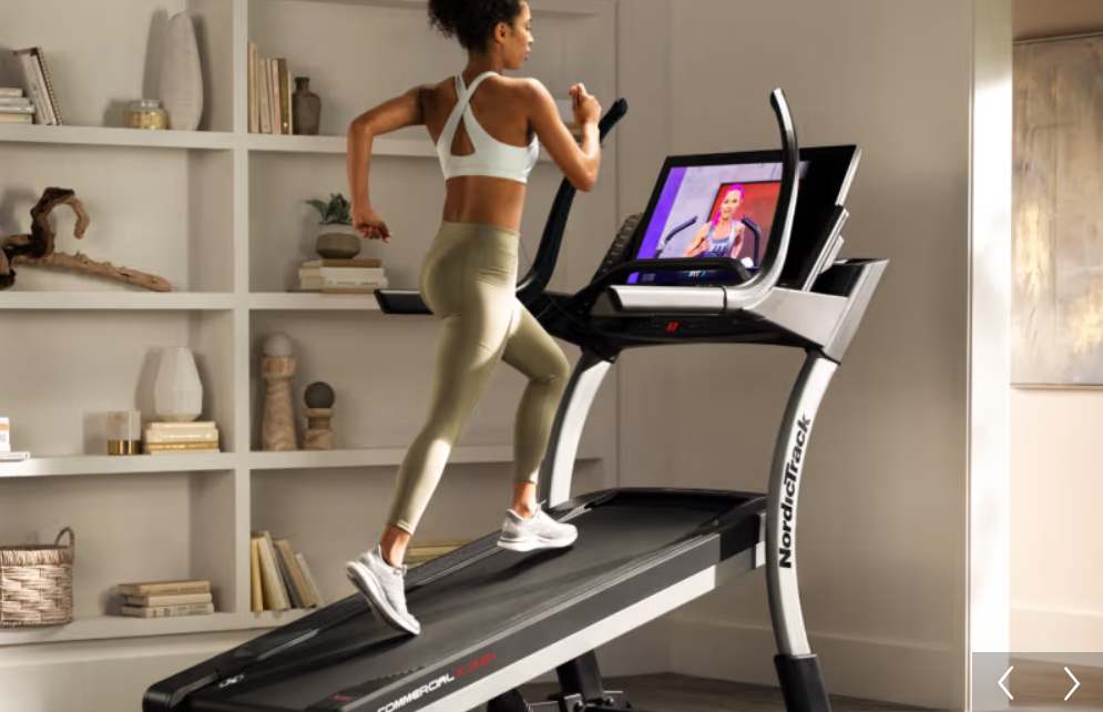 Commercial X32i Treadmill