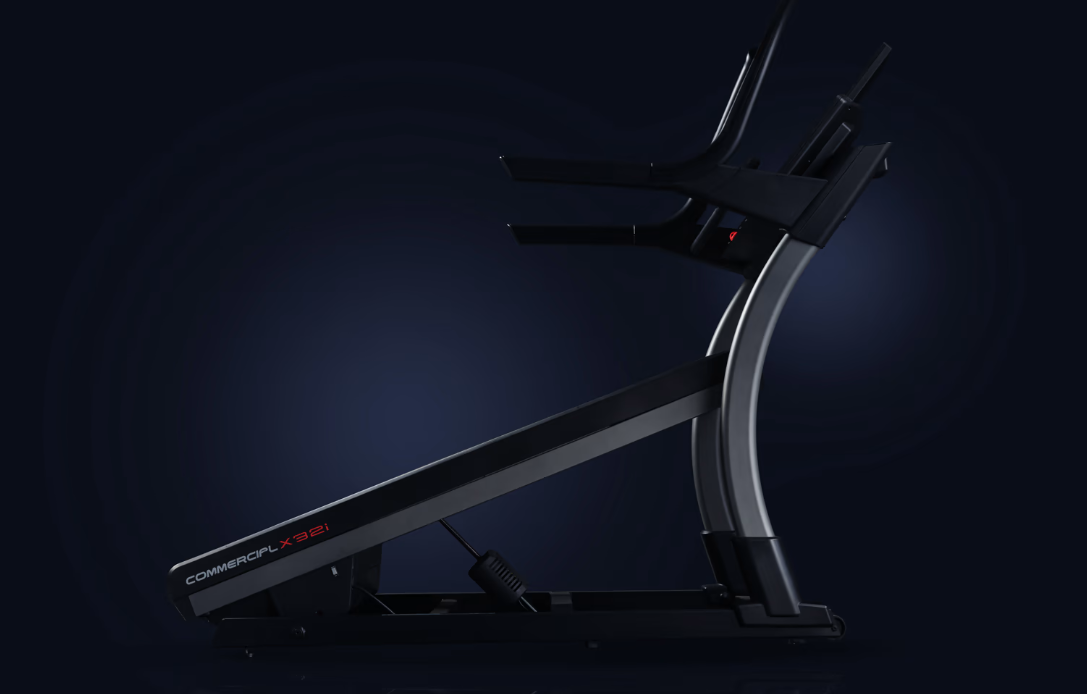 Commercial X32i Treadmill