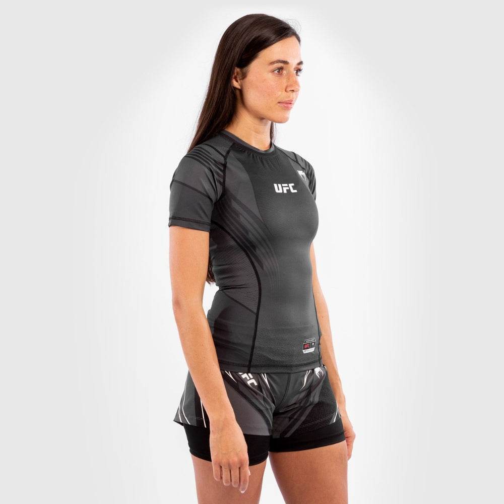 UFC AUTHENTIC FIGHT NIGHT RASHGUARD (WOMEN)