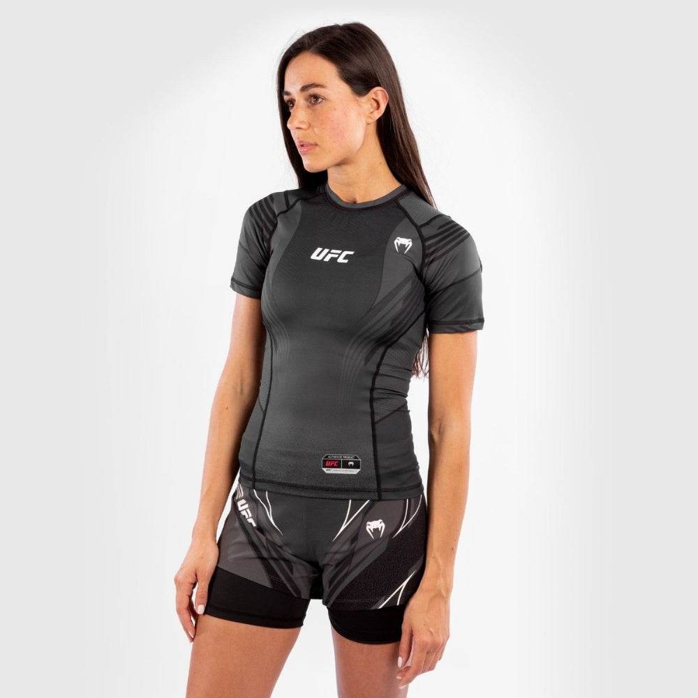 UFC AUTHENTIC FIGHT NIGHT RASHGUARD (WOMEN)