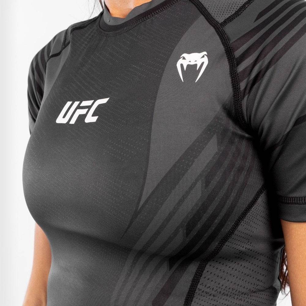 UFC AUTHENTIC FIGHT NIGHT RASHGUARD (WOMEN)